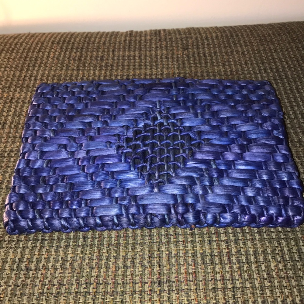 Blue woven clutch - Picture 2 of 3
